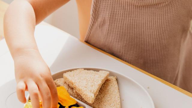 Những mẹo giúp bé yêu thích việc ăn rau củ